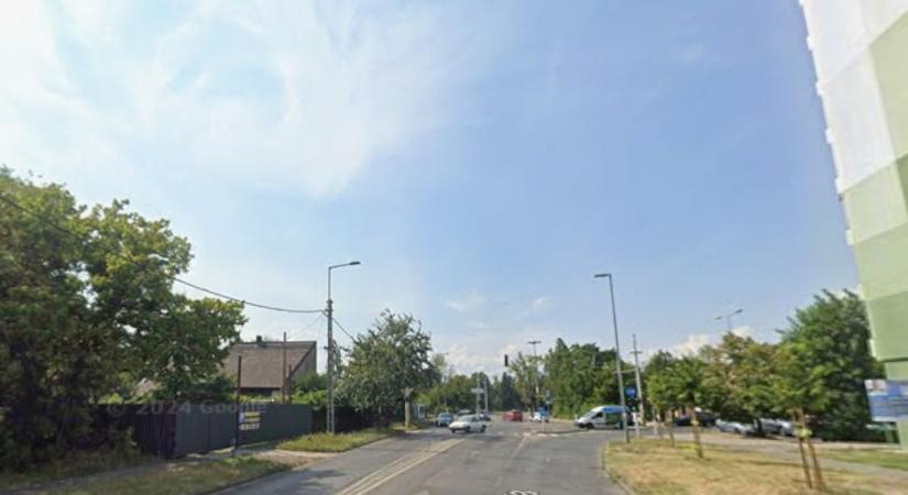 Ámokfutó Csepelen: rendőrök vitték el az autósokra támadó fantomot