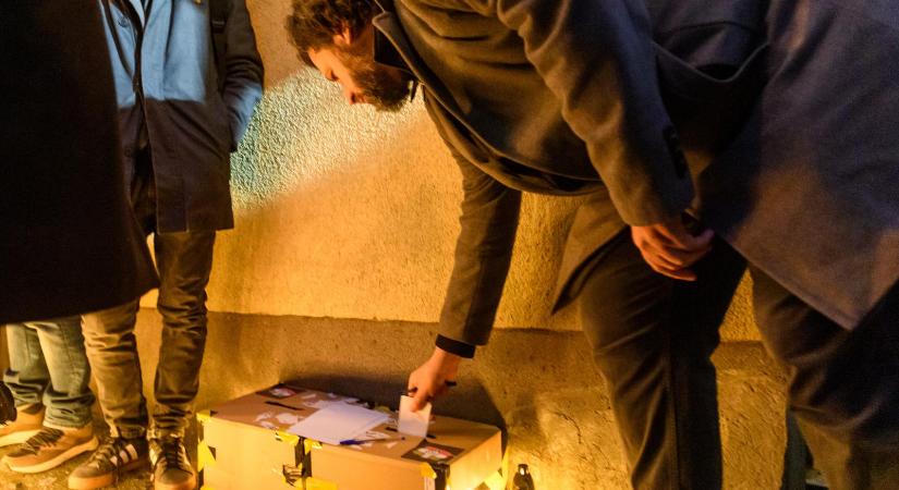 „Tudnotok kell, hogy szégyenkezünk és sajnáljuk” - Több mint 30 közéleti szereplő írt nyílt levelet az állami gondoskodásában élőknek