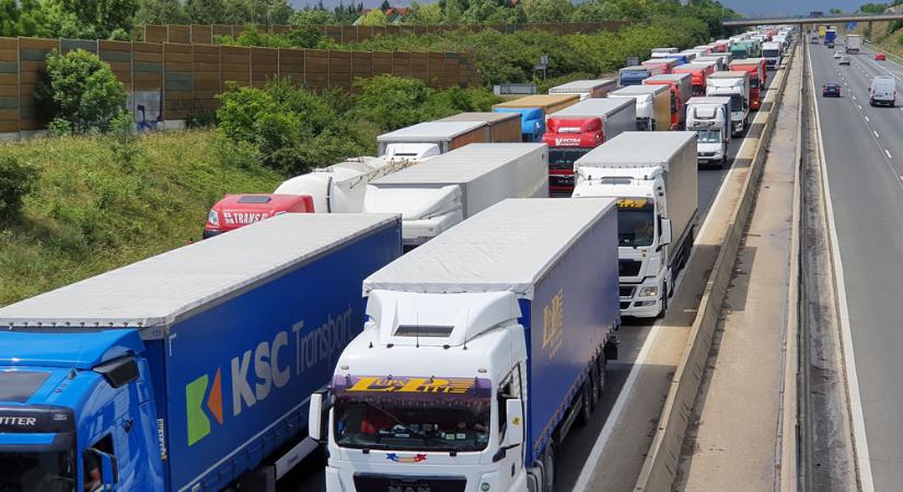 Óriási káosz várható hétfőn Budapesten: az útdíjemelések miatt tiltakoznak a fuvarozók, több száz kamion lepi el a fővárost – itt az útvonalterv