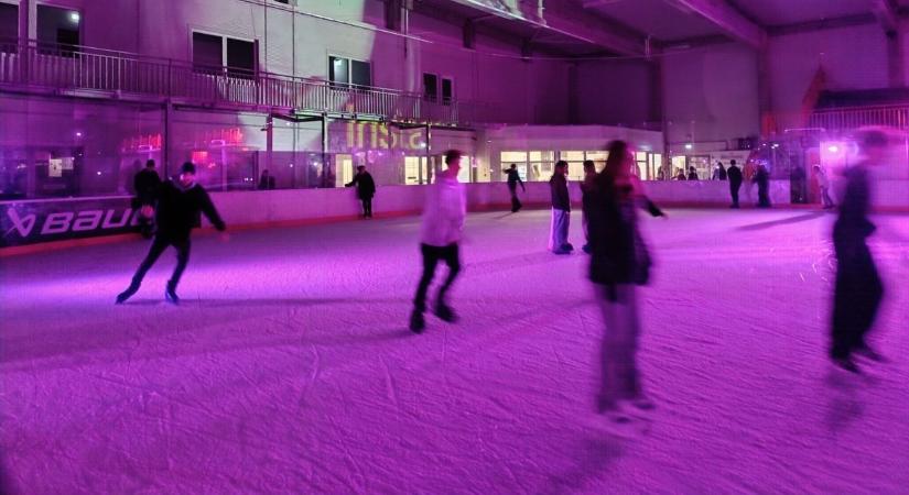 Zene, fények és jég: ilyen a veszprémi jégdisco (videó)