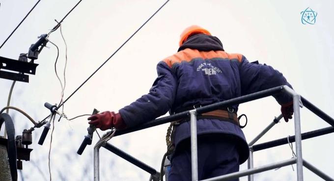 Dnyipróban a lakók az áramszünetek miatt rátámadtak az energetikai szakemberekre