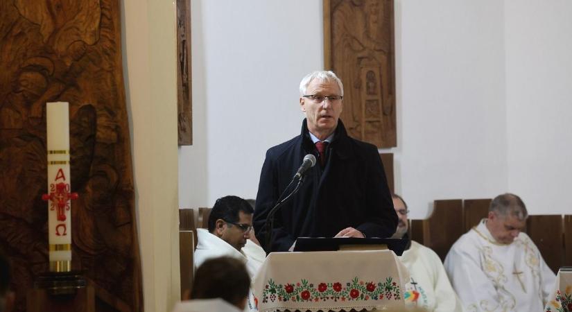 Soltész Miklós: közösségi házzal gazdagodhat a siófoki plébánia