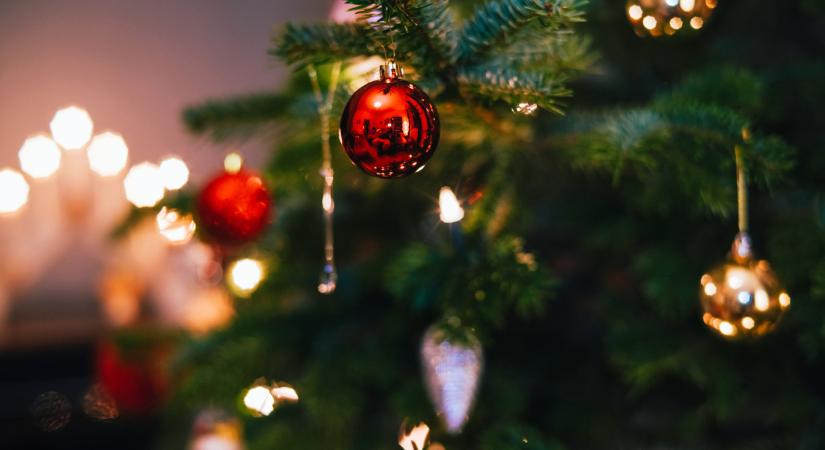 Mit ünneplünk karácsonykor és szenteste? Ez a karácsony szó jelentése, a karácsonyfa állítás eredete
