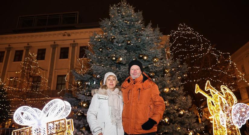 Aranyvasárnap Győrben - Közös gyertyagyújtás, utolsó nagybevásárlások - fotók