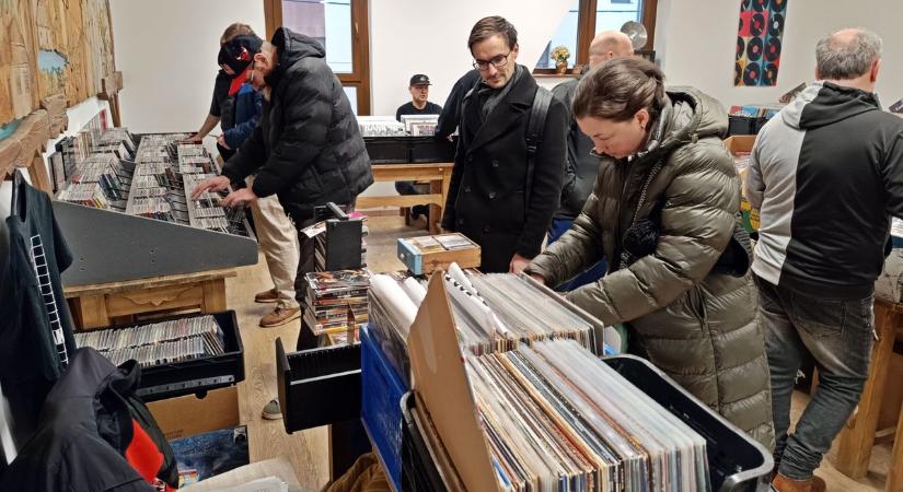 A karácsonyi áru már nem kelendő, legalábbis ezen a speciális zalai piacon nem az