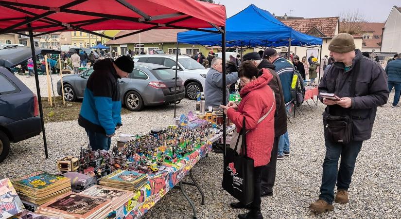 Jó pár ajándék kerülhet a fa alá az egri régiségvásárról