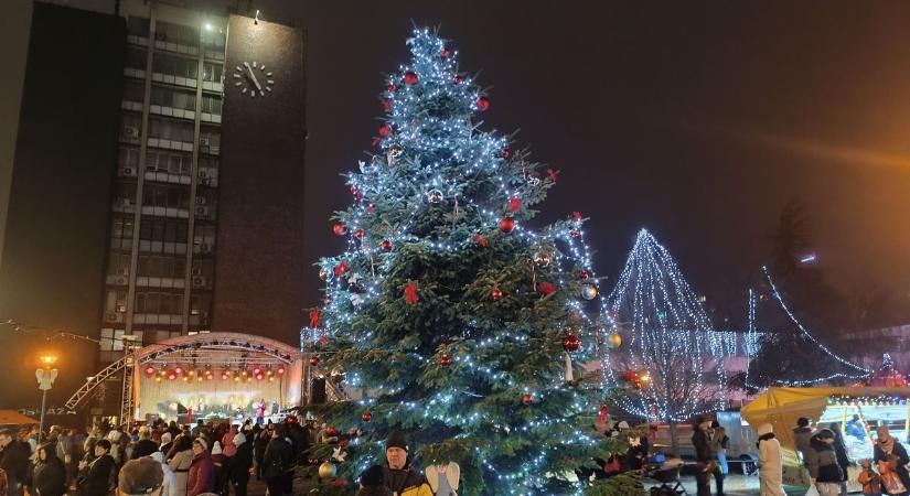 Ilyen volt advent negyedik vasárnapja a Városháza téren (videóval, képgalériával)
