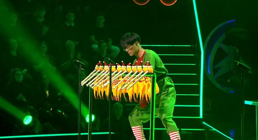 „Büszke vagyok arra, hogy így nyitottuk meg ezt a műsort!” – ByeAlex elégedetten figyelte a gumicsirkés produkciót