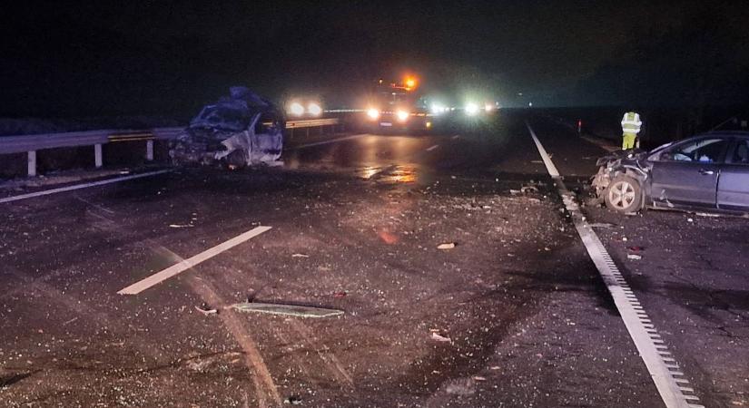 Így lángolt az M3-ason kigyulladt autó  fotók és videó