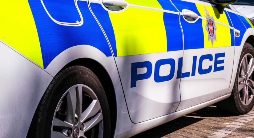 Halálos éjjeli autóbaleset – egy 18 éves fiú meghalt, 4 személyt őrizetbe vettek