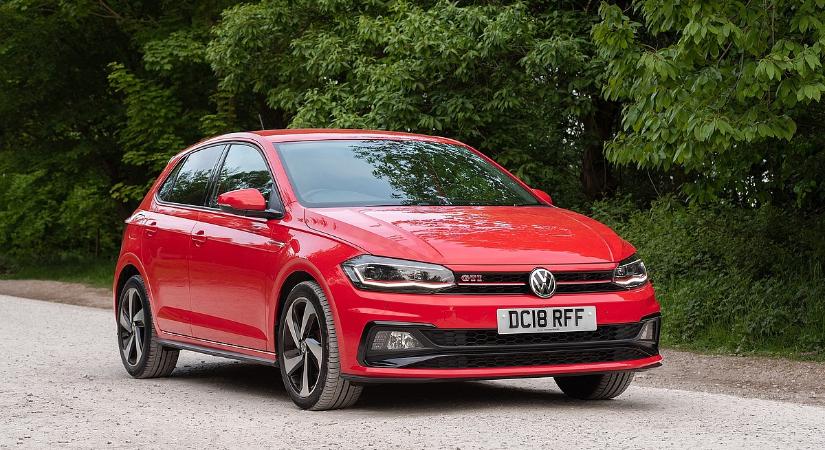 Borította az asztalt a patinás gyártó vezére: ebből a kategóriából teljesen eltüntetik a belső égésű motoros autókat