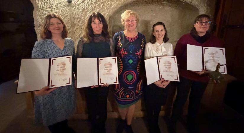 Közösség és elismerés: díjakat adtak át a Bródy Sándor Könyvtárban