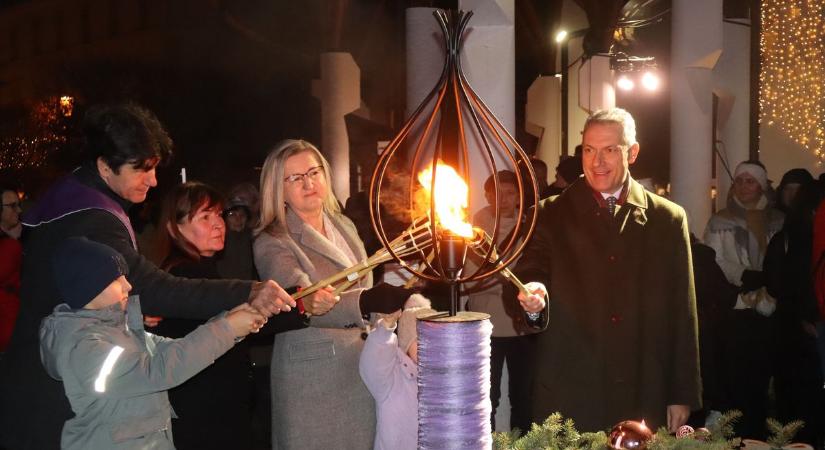 Békét és békességet kívánt Lázár János a makói gyertyagyújtáson (galéria)