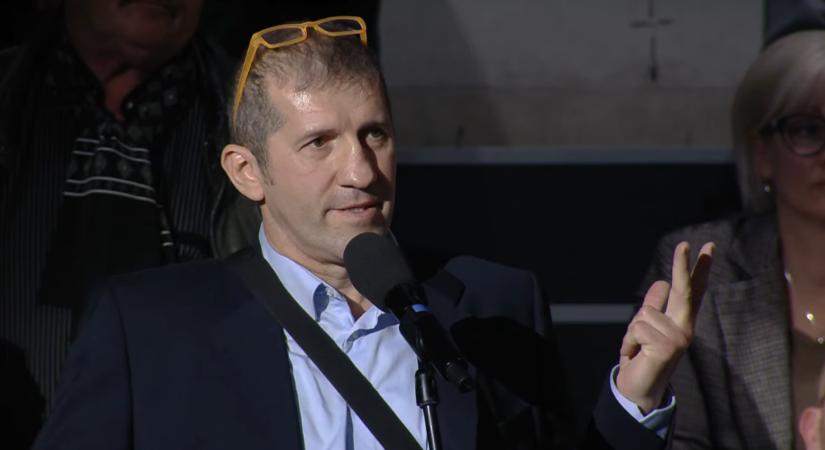 Nyilatkozott a férfi, aki felkérdezte Orbánt arról, miért lopták el a gyerekek jövőjét