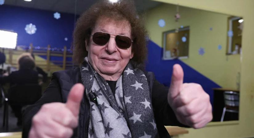 A legszebb ajándék: Demjén Ferenc szerelmes csókra ébredt ma reggel – Így telt a legenda születésnapja