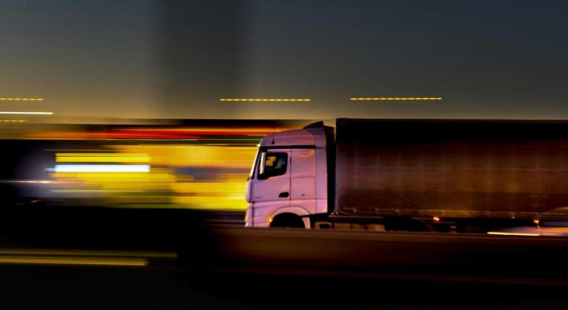 Kétezer teherautó és kamion is lehet a fuvarozók hétfői tüntetésén a szervező szerint