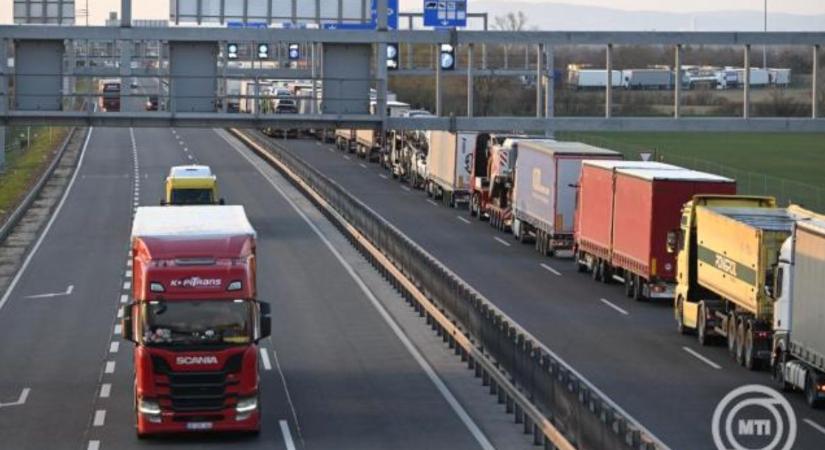 2026: két részletben emelik a fuvardíjakat