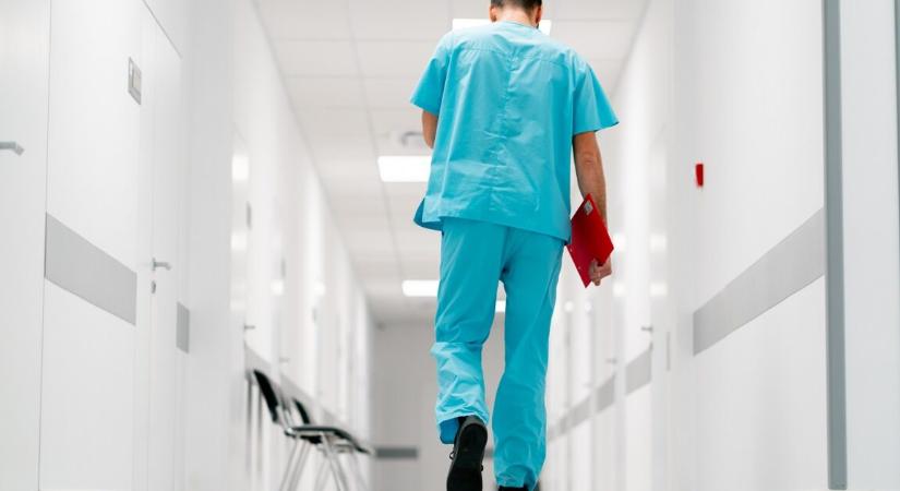 11 nappal az apja szívműtétje után 3 hetes utazásra megy egy nő