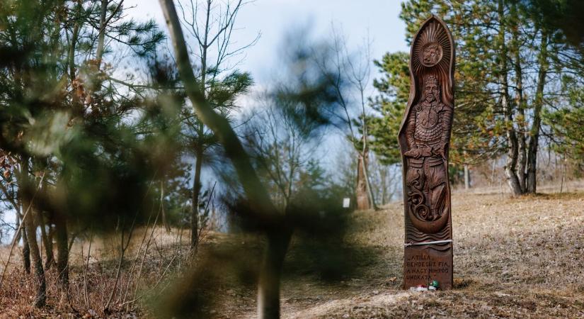 A frusztráltaknak nem kell már apadó Tisza-gyűlés vagy Krúbi koncert, jól elgyűlölködnek így Adventben egy szépségszalonban is