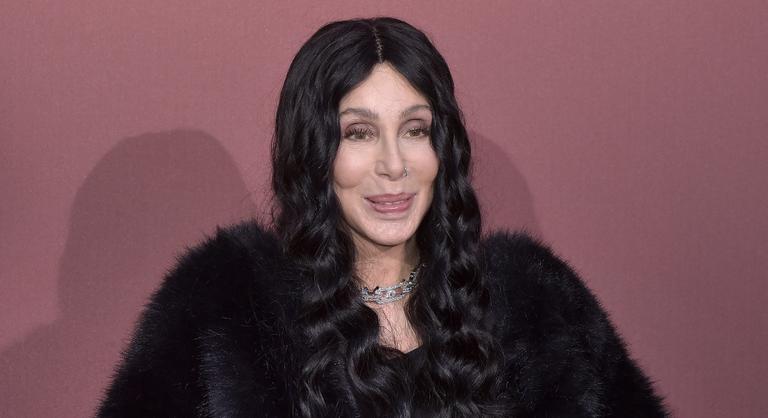 Összecsaptak a hullámok Cher felett, komoly vádakkal illetik