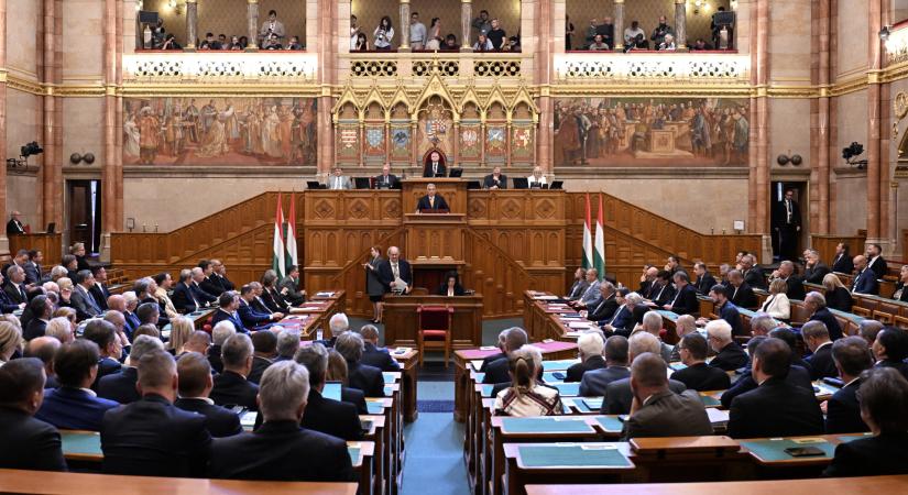 Már most fedezetlen költekezésbe kezdett a kormány, és a tűzijáték még csak ezután jöhet