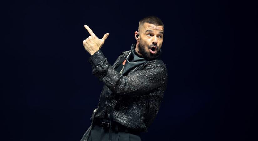Budapestre jött Ricky Martin, a Vörösmarty téri karácsonyi vásárban is járt