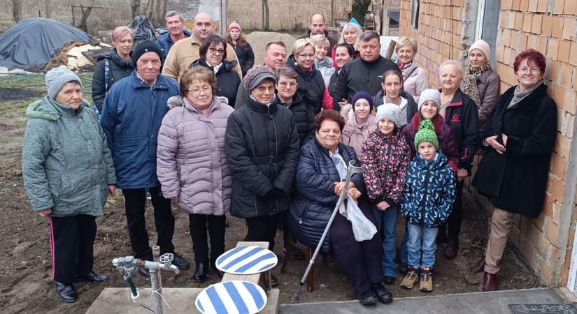 Csoda történt a falu szélén: mindenki összefogott, és megváltozott egy nehéz sorsú család élete