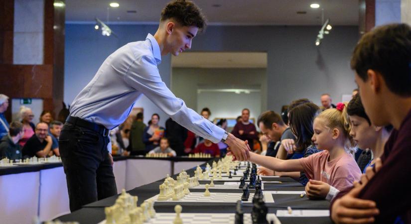 Egyedülálló Karácsonyi sakkpartit rendeznek a Lurdy-Házban