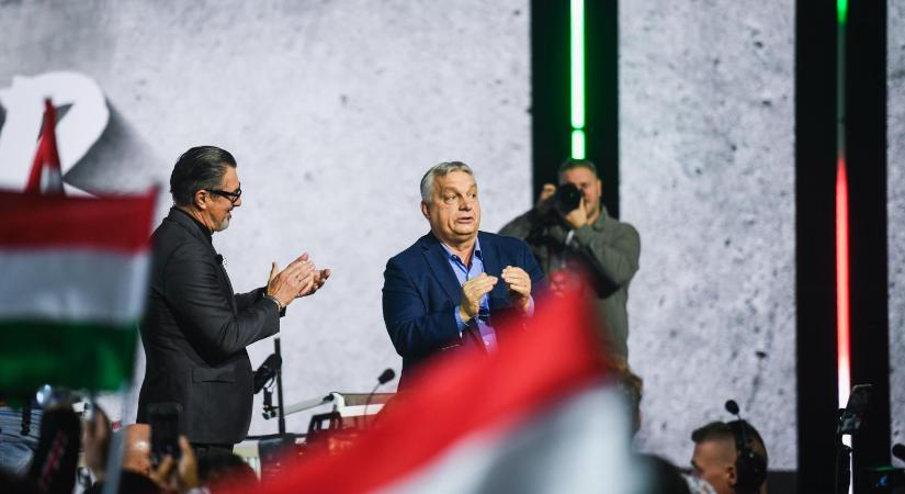 Orbán Viktor újra eljátszotta a stílusváltást, de a Fidesz és a Tisza Párt is már csak elrettenteni akarja az embereket a választástól