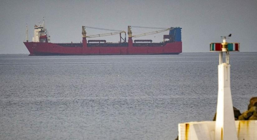 Svédország lecsapott az orosz árnyékflotta óriáshajójára, de aztán inkább visszavonulót fújt: a nyílt tengeren került bajba az Adler – videó