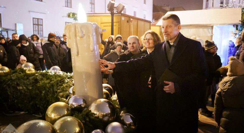 Adventi varázs a Széchenyi téren: ilyen volt a negyedik vasárnap