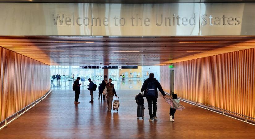 „Meztelenre” vetkőztetett turista