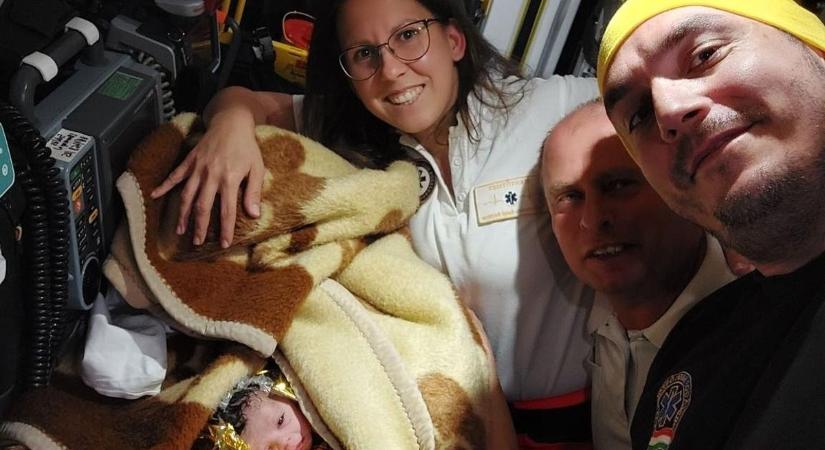 Karácsonyi csoda: a mentőben szült a siklósi kismama – az esetkocsiban jött világra Jázmin