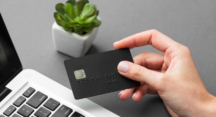 Döbbenet! Így vert át rengeteg embert az egész országból a vasi férfi