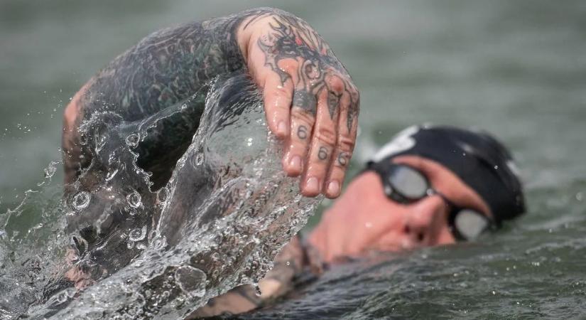 „Kimásztam a vasúti kerekek alól” – Patkás Tamás, a Guinness-rekorder paraúszó nyilatkozott lapunknak