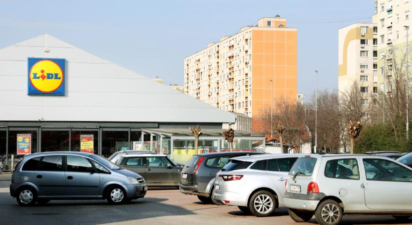 Így lesznek nyitva a boltok december 24-én