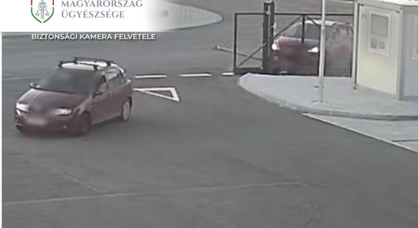 Videó: autóval üldözte, majd el akarta ütni a volt feleségét