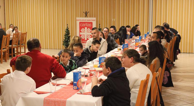 Karácsonyi szeretetvendégség