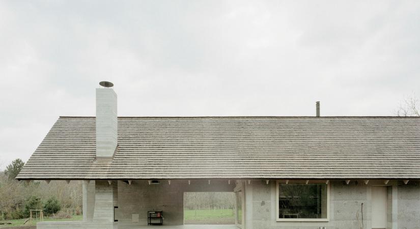 Párhuzamos olvasatok egy balatoni nyaralóról