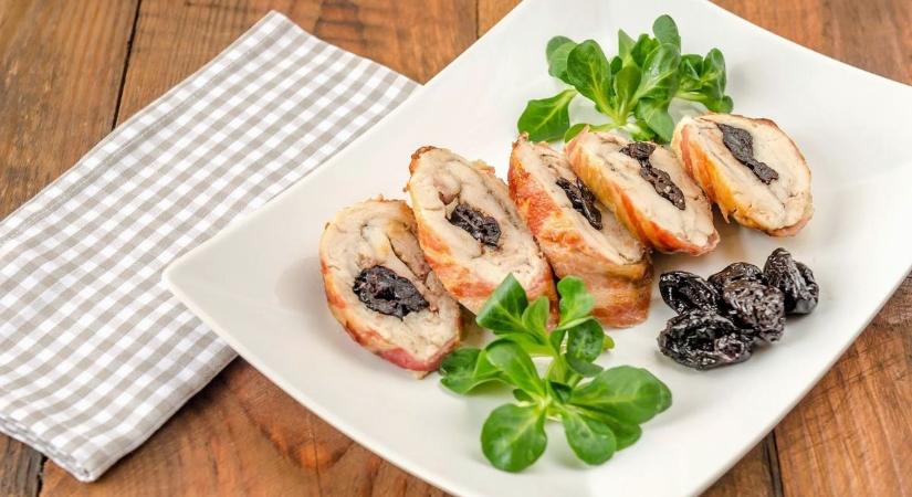 Itt a tökéletes recept: így lesz mennyei az aszalt szilvával töltött csirkemell