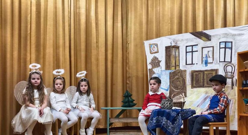 Megtelt a ház – így ünnepeltek a bátaapáti nyugdíjasok (galéria)