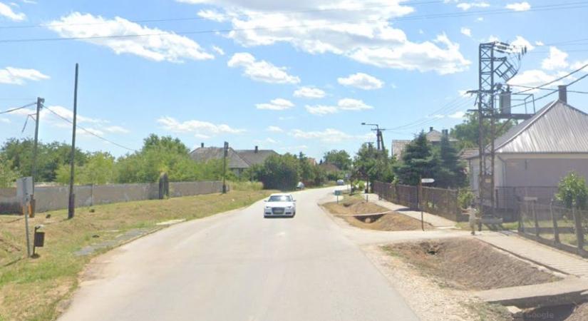 Árokba hajtott egy autó Tiszalúcon