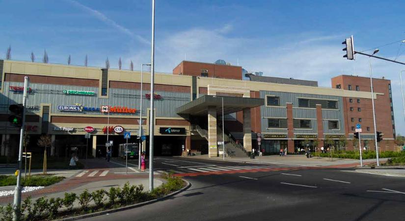 Drágul a parkolás a KÖKI Terminálban, megszüntetik az ingyenes várakozási időt is