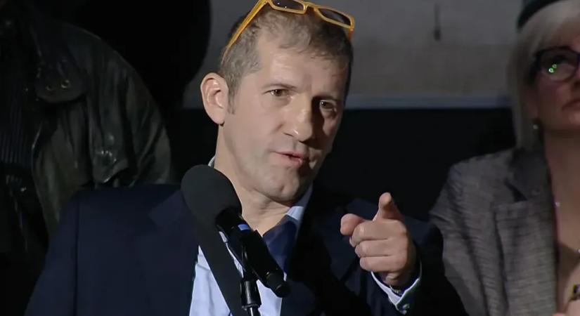 Troll vagyok, de én ezt gerinccel csinálom – mondta a férfi, aki felkérdezte Orbánékat a DPK-gyűlésen