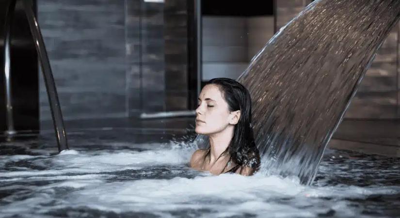 Ízületi fájdalom gyötör? Váratlan esélyt kapsz – karácsony után egész nap ingyen gyógyulhatsz ebben a Pest vármegyei fürdőben (december 27 után fizetned kell)