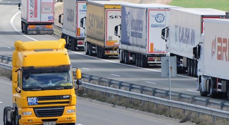 Ma több ezer kamion vonul át Budapesten a fuvardíjemelés ellen tiltakozva