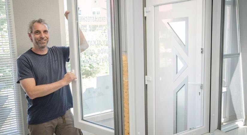 Egyetlen mozdulat és több ezret spórolhatsz – így kell téliesíteni az ablakot, hogy bent maradjon a meleg