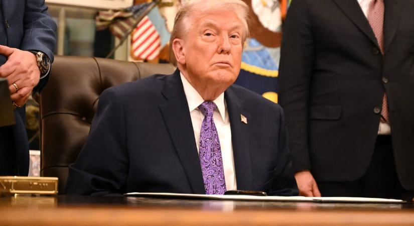 Trump tisztogatással készül a karácsonyra, visszahívott 30 diplomatát