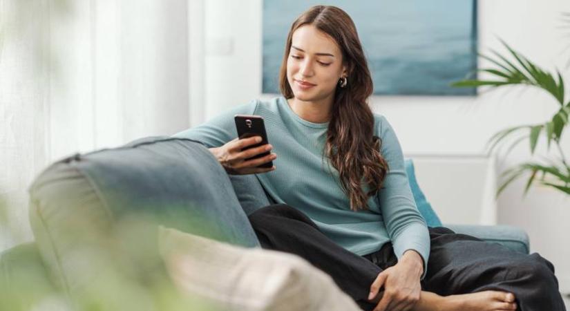 Közel kétmillió magyar kap ajándékot hamarosan: a szerencséseket SMS-ben értesítik