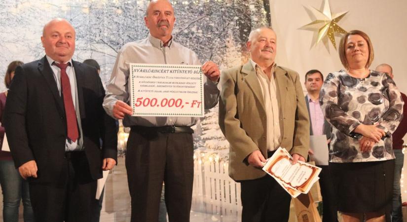 Ünnepelt a falu apraja-nagyja Nyárlőrinc falukarácsonyán, kitüntették az önkéntes tűzoltókat – fotók